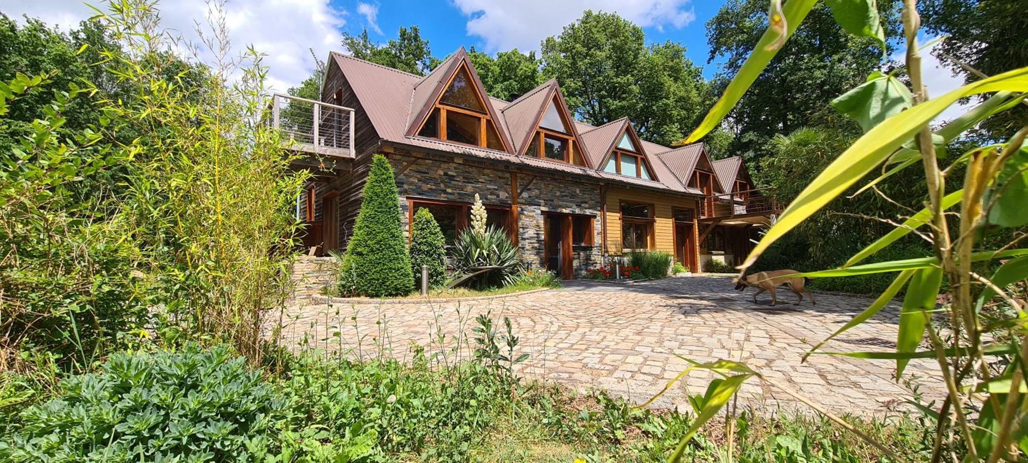 La Maison Dans Les Bois Soucelles Exteriér fotografie