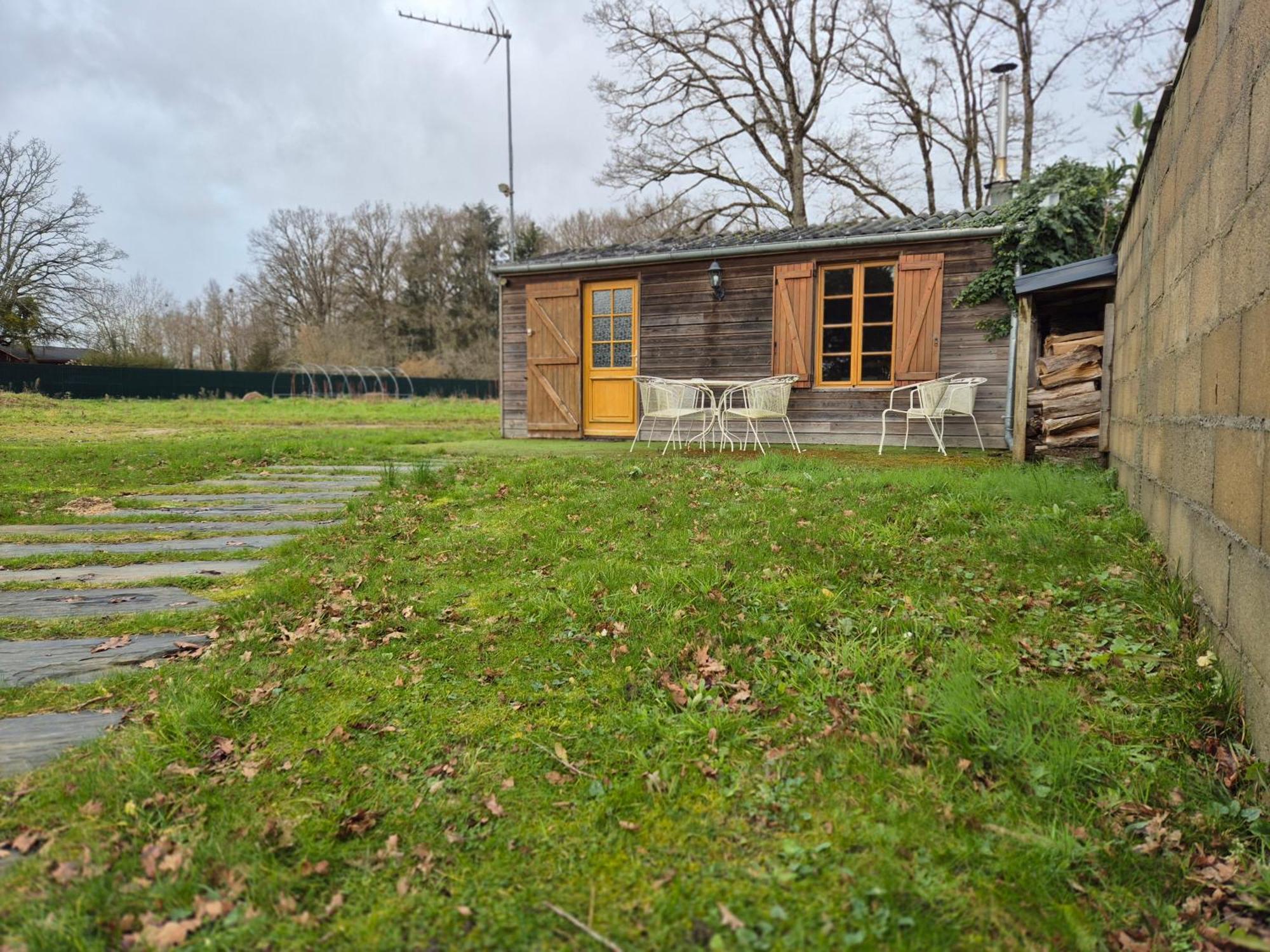 La Maison Dans Les Bois Soucelles Exteriér fotografie