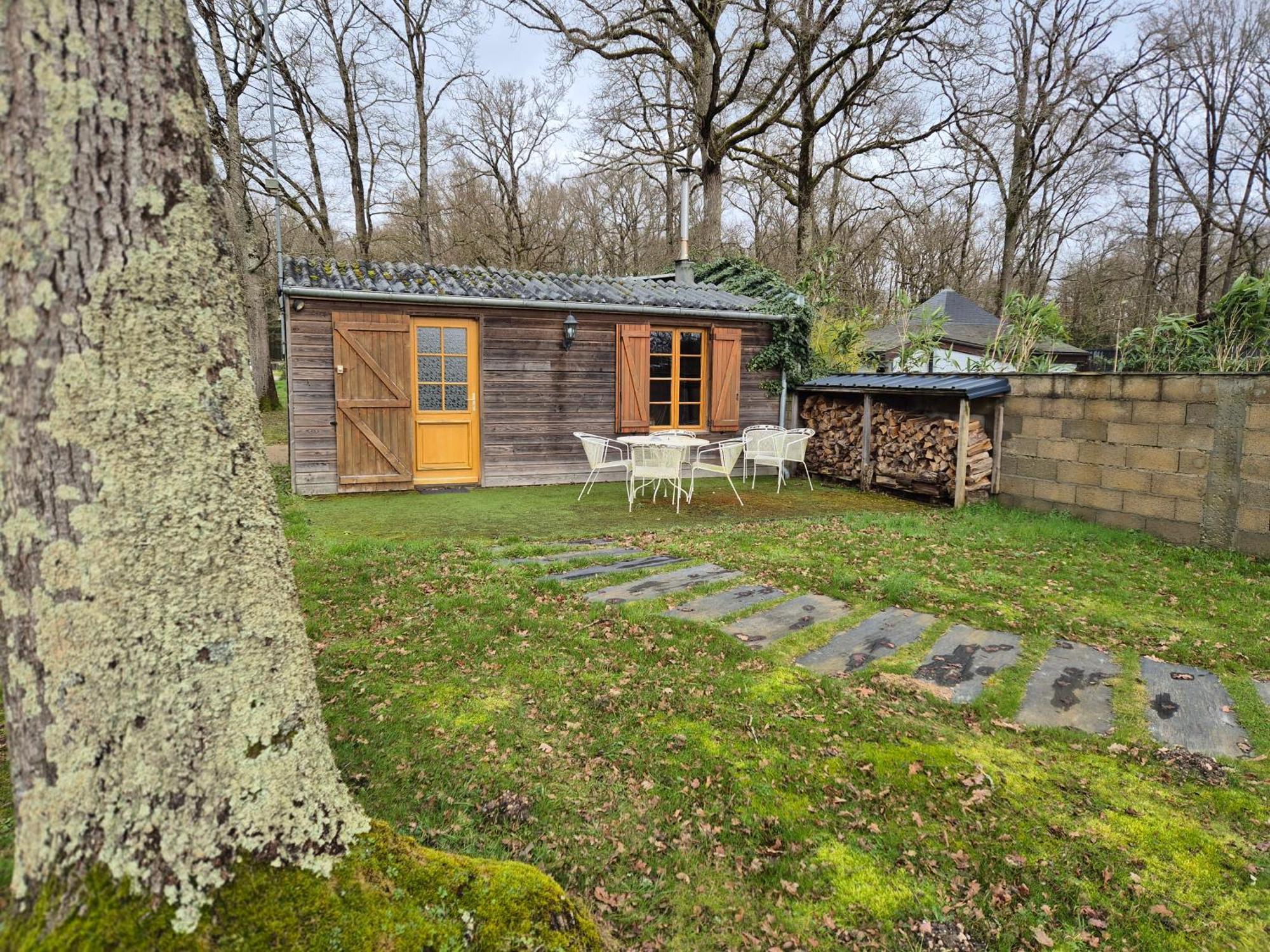 La Maison Dans Les Bois Soucelles Exteriér fotografie
