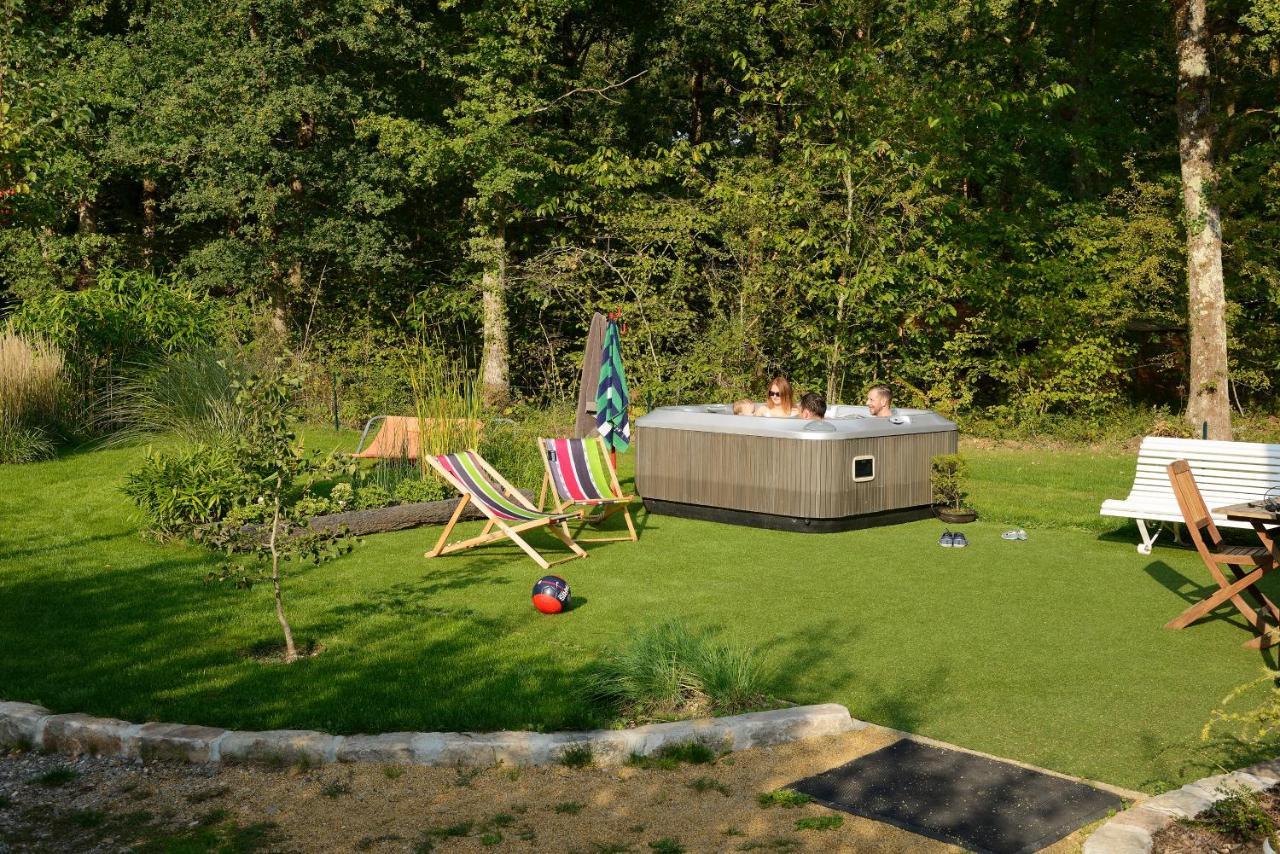 La Maison Dans Les Bois Soucelles Exteriér fotografie